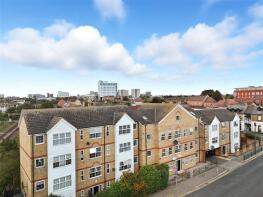 8, 35 Chase Court Gardens, Chase Road, Southend-on-sea SS1 2WU