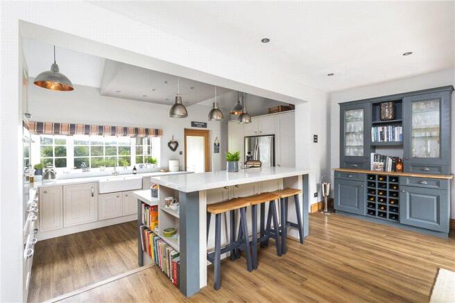 4 bed Semi-Detached for sale Image 9