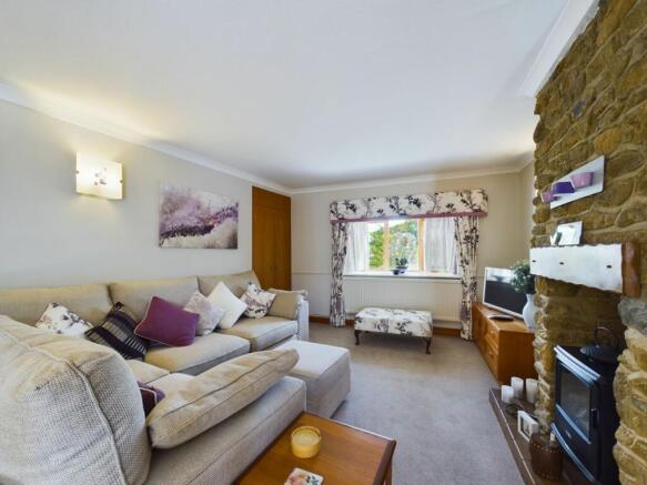 LOUNGE/DINING ROOM