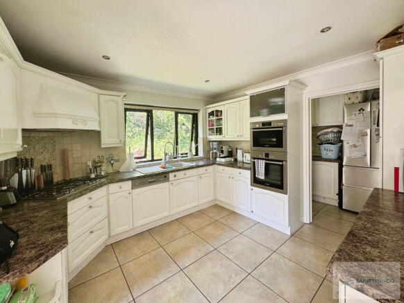 Castle Mews Kitch...