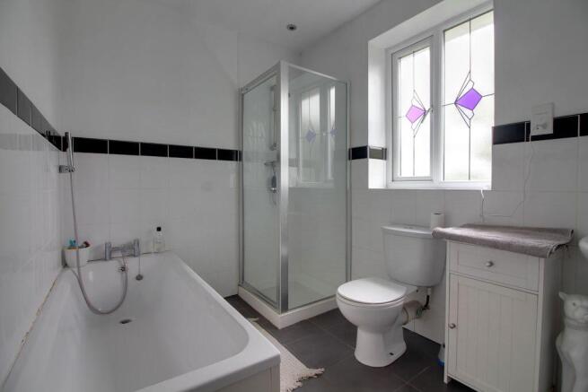 Ensuite to Bed 1