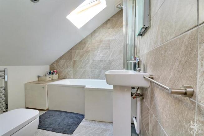 Bathroom 3.jpg