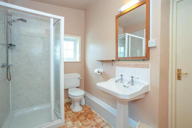 Bedroom 2 En-suite 1.jpg