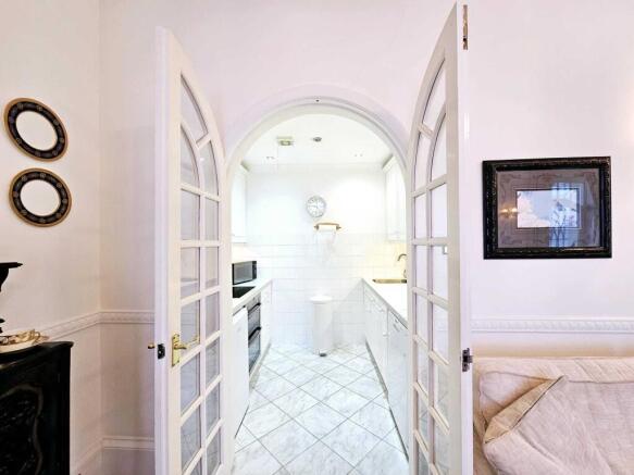 2 bed Flat for sale Image 6