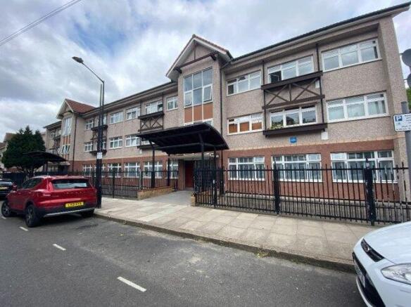 room-2-flat-12-gilbertson-house-e14-8pl-993577