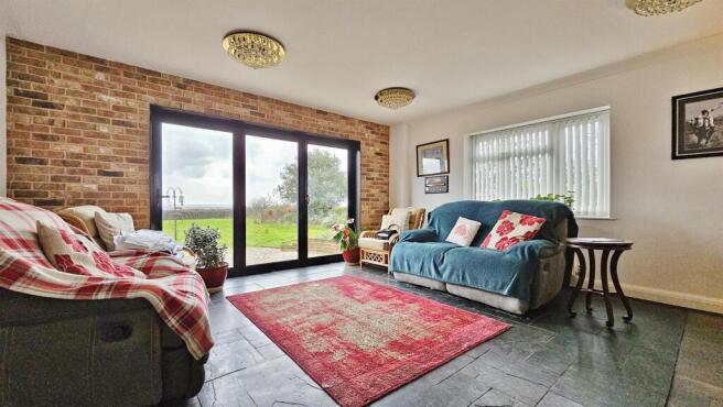Lounge/Sitting Room