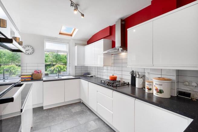 3 bed Semi-Detached for sale Image 5