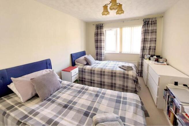 2 bed Flat for sale Image 11