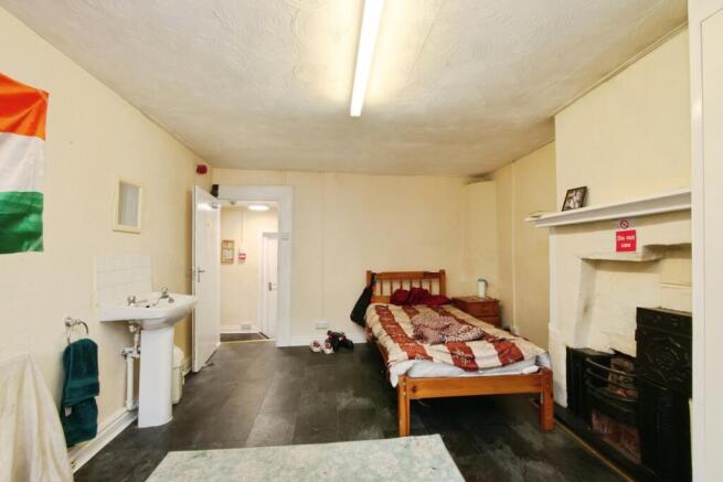 4 bed Terraced for sale Image 4