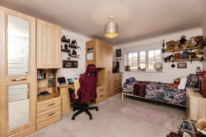 4 bed Detached for sale Image 7