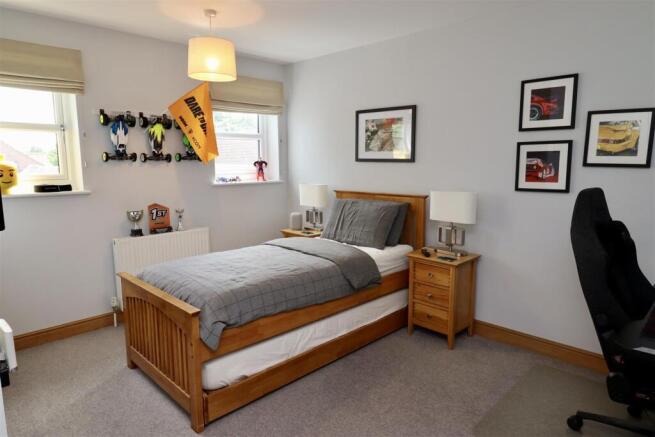 3 bed Terraced for sale Image 11