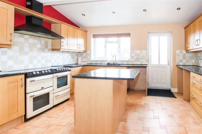EXTENDED FITTED KITCHEN / BREAKFAST ROOM