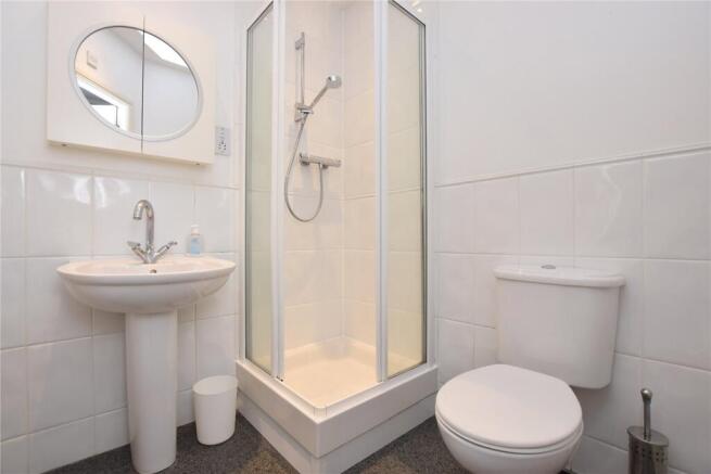 4 bed Town House to rent Image 5