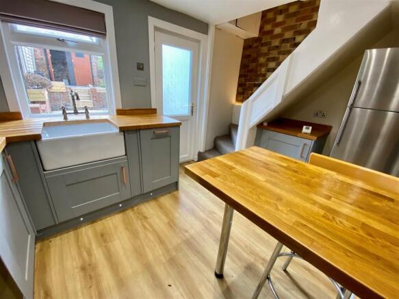 kitchen 2.jpg
