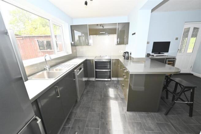 2 bed Detached Bungalow for sale Image 7