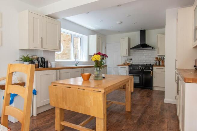 Kitchen/ Dining Room