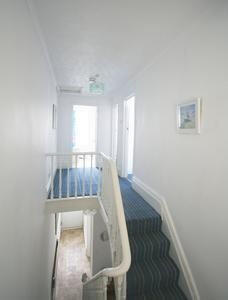 4 bed House to rent Image 6