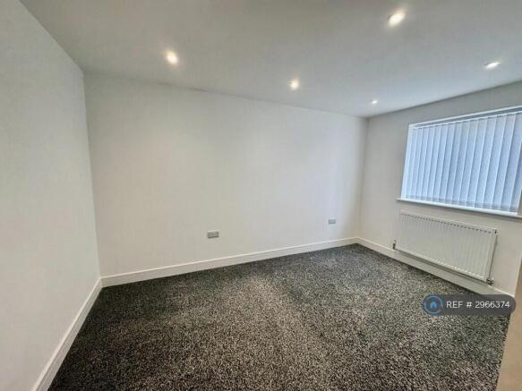 4 bed Semi-Detached to rent Image 9