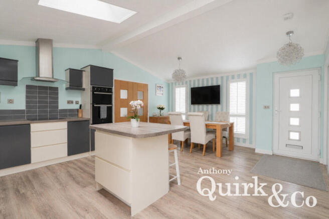 Beach Walk Road, Canvey Island, SS8 photo 4