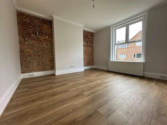 3 bed flat to rent Bridge Street, Leatherhead KT2