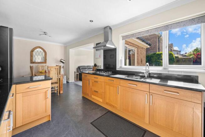 4 bed Detached for sale Image 4