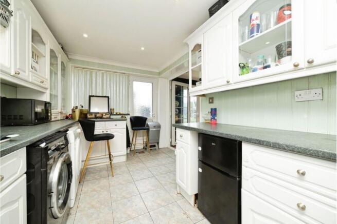 3 bed Semi-Detached for sale Image 10