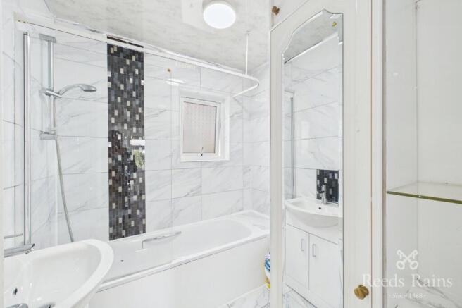3 bed Semi-Detached to rent Image 9