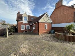 12a Holly Cottage, The Avenue, Felixstowe IP11 0TT