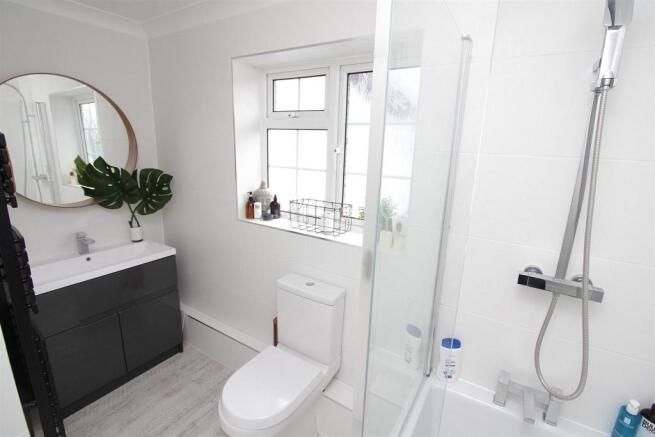 BathroomAlt.JPG