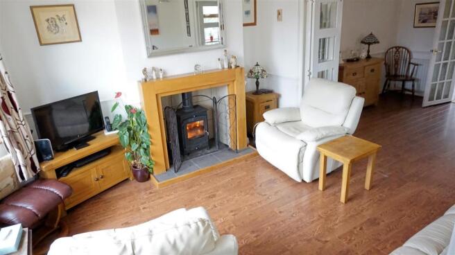 BAY FRONTED LOUNGE