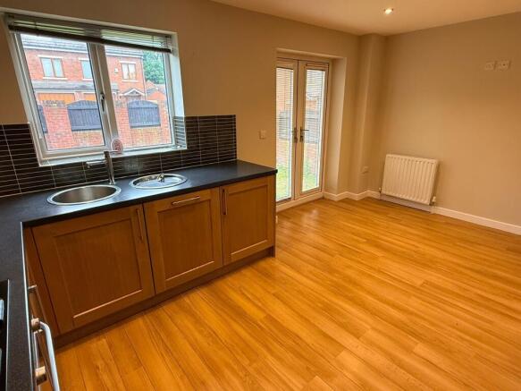 3 bed Town House to rent Image 7