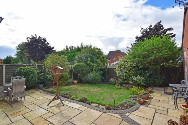 14 Paddock Close, garden b.jpg