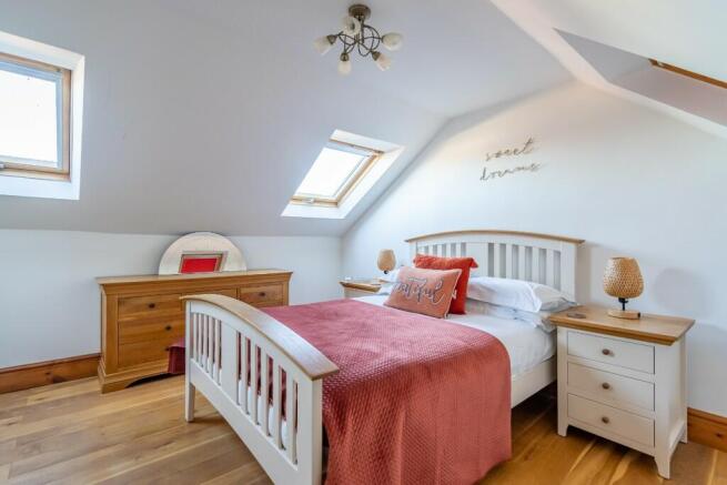 3 bed Terraced to rent Image 12