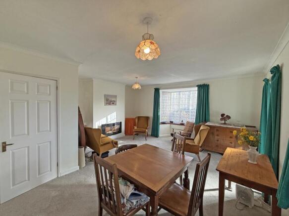 Old Woodlands Road 6 - Lounge Dining Room.jpg