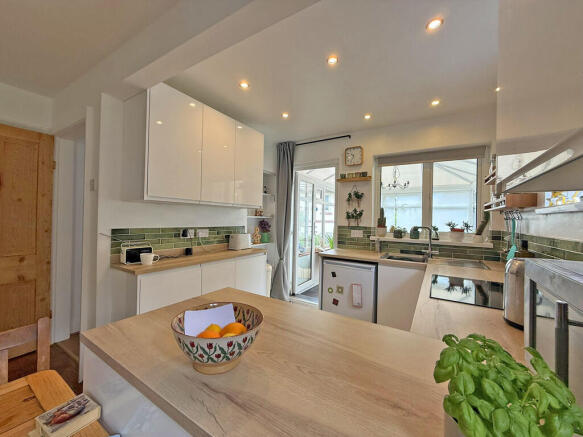 3 bed Semi-Detached for sale Image 5