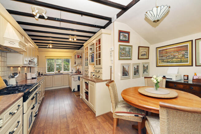 kitchen & breakfast area.JPG