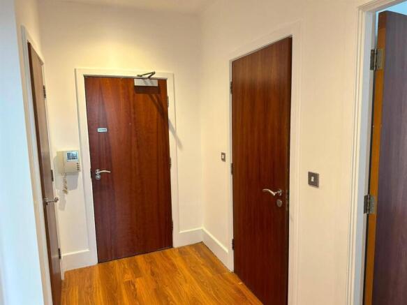 2 bed Flat to rent Image 3