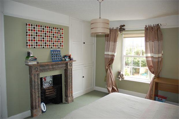 BEDROOM 2:-