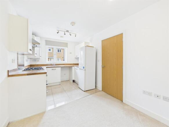 Kitchen / Dining Area