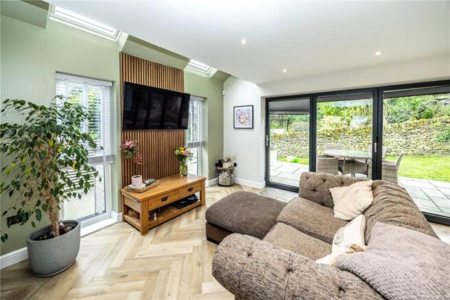 4 bed Detached for sale Image 8