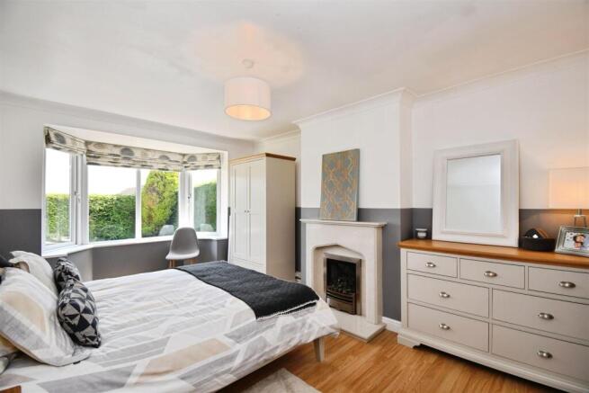 5 bed Detached Bungalow for sale Image 11
