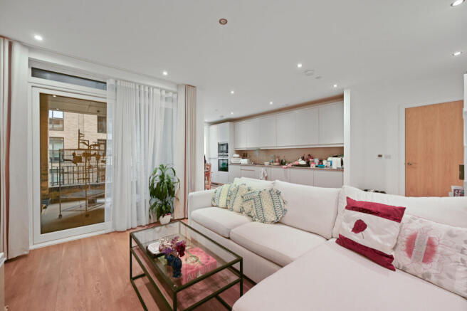 Two Bedroom Two Bathroom Apartment in Colindale G