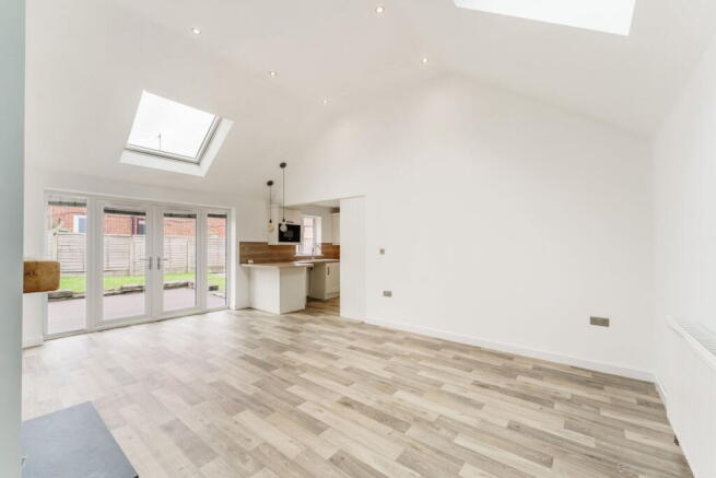4 bed Detached for sale Image 7