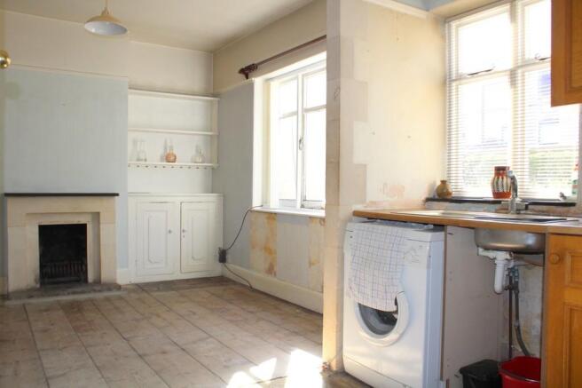 KITCHEN / DINING ...