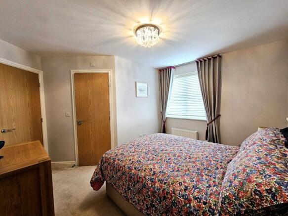 3 bed Semi-Detached for sale Image 11