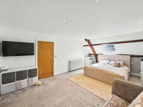 4 bed Detached for sale Image 12