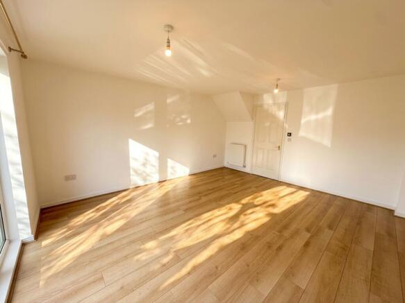 3 bed Semi-Detached to rent Image 4