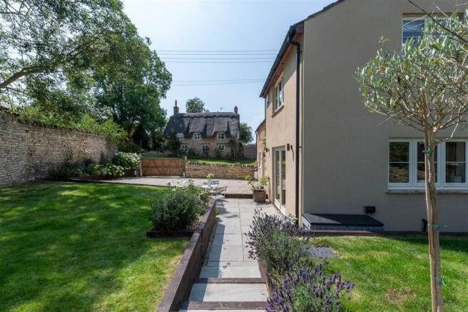 Dovecote Cottage 004.jpg