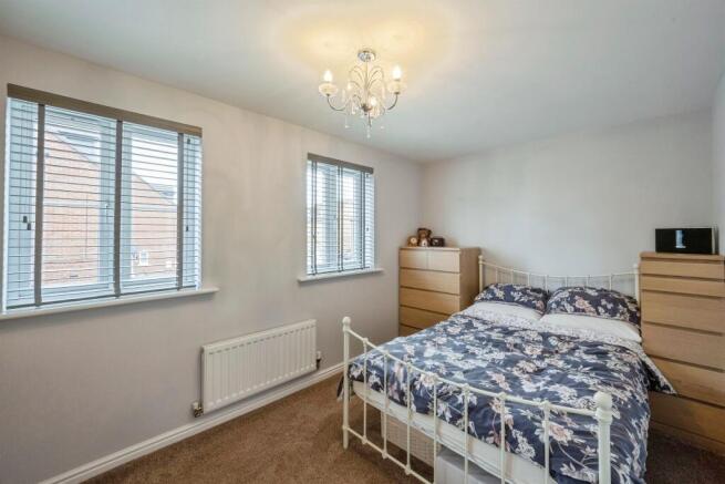 4 bed Semi-Detached for sale Image 8