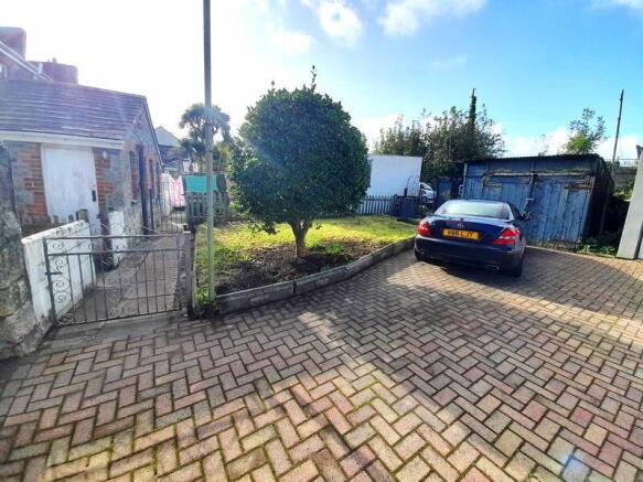 Garden ad Parking